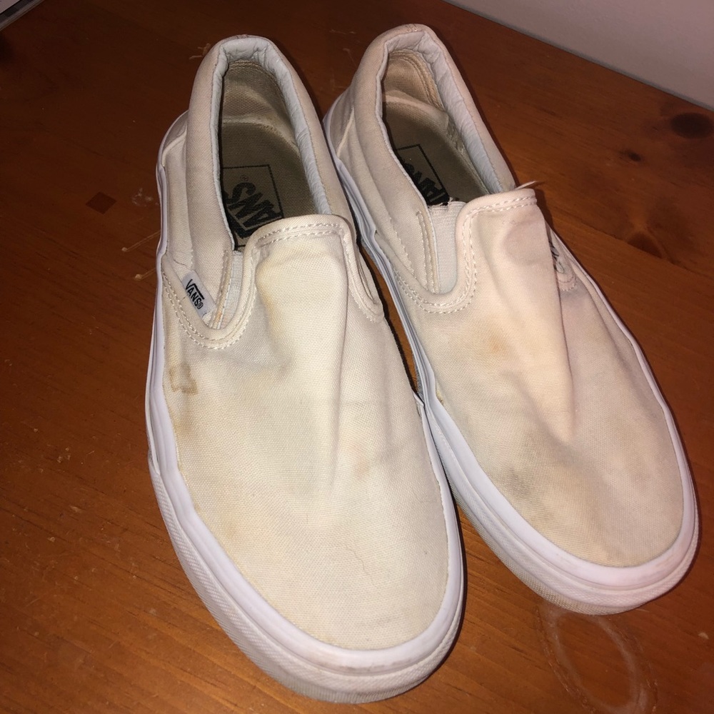 White slip on vans⭐️